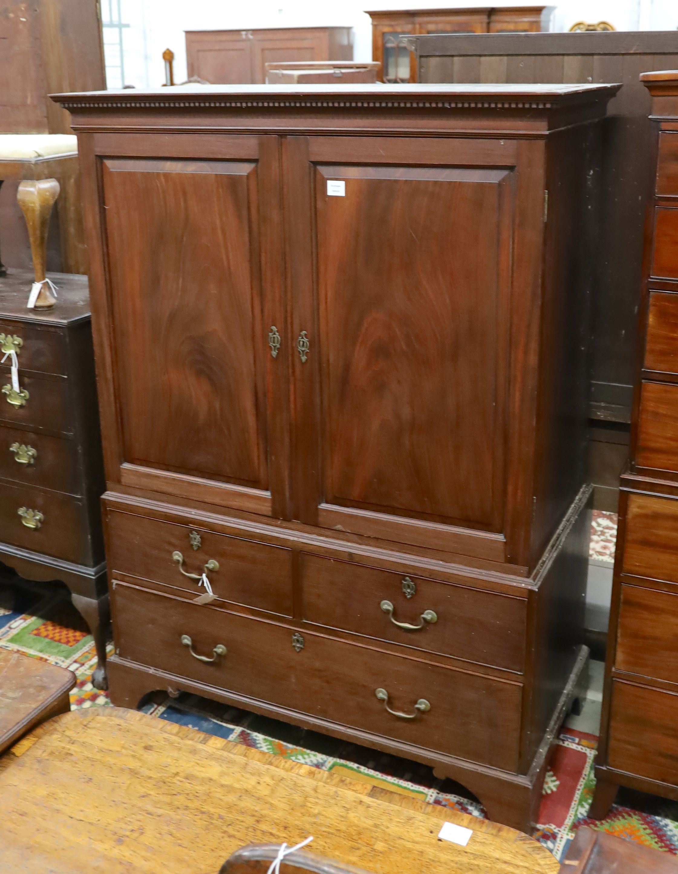 A George III mahogany linen press, length 125cm, depth 64cm, height 174cm